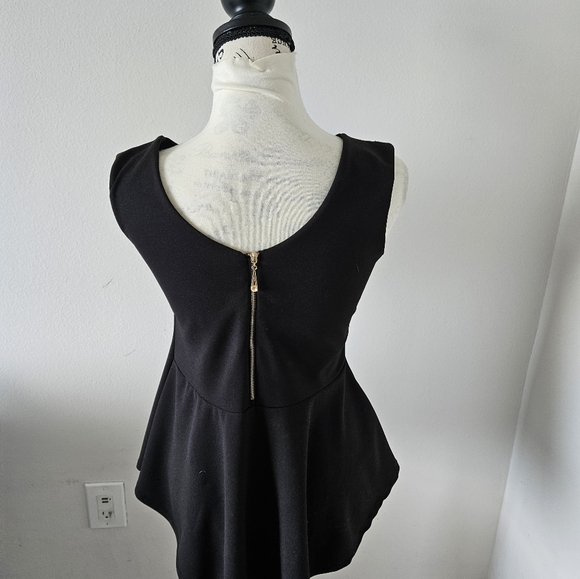 ๐ฎ๐น Italian vintage designer black top sleeveless size small ๐ฎ๐น - Picture 7 of 8
